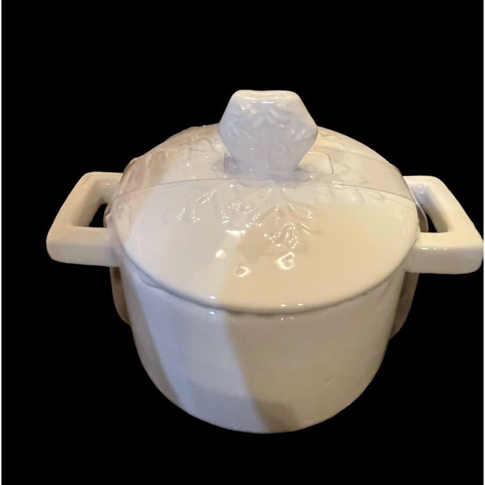 WHITE COVERED SNOWFLAKE CONTAINER